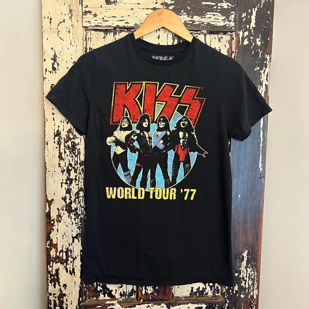Retro Kiss World Tour 77’ unisex size small T-shirt.